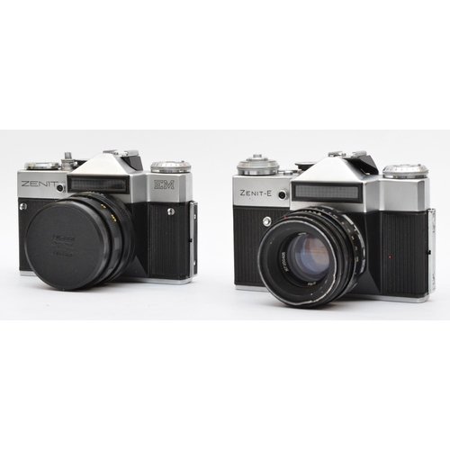 119 - A Zenit-E 35mm film camera, with a Hellios 44mm f2 lens, together with a Zenit EM 35mm film camera, ... 