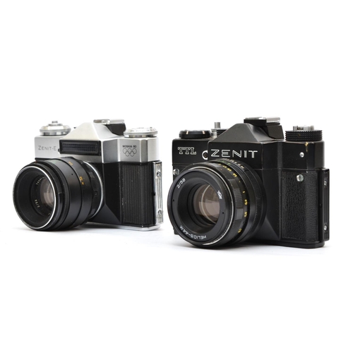 129 - A Zenit TTL 35mm film camera, with a Helios 58mm f2 lens, together with a Zenit E 35mm film camera (... 