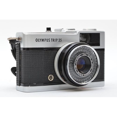 136 - A Olympus Trip 35 film camera, case, working