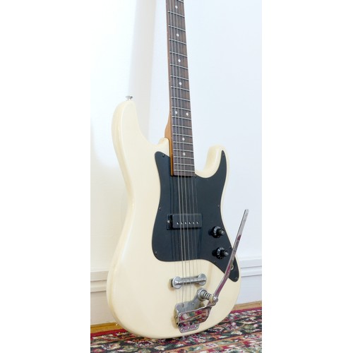 279 - A Encore electric guitar, single pickup, Stratocaster style body, in cream colourway with black pick... 