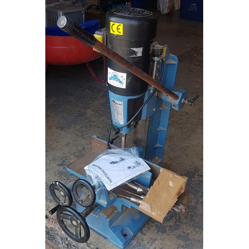 20 - A Salida 240v hollow chisel bench mortiser machine.
Working at time of cataloging.
