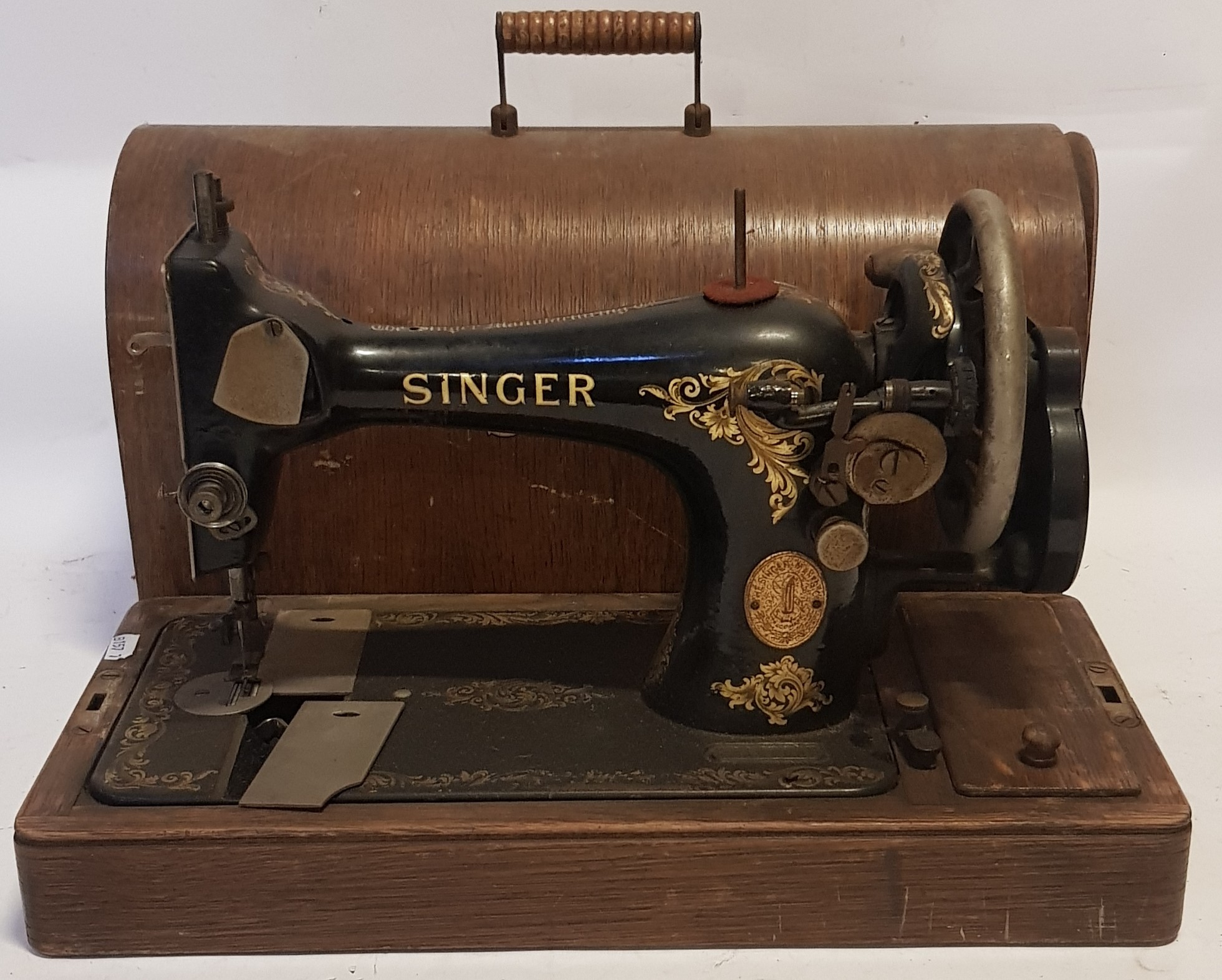 An early 20th century manual Singer sewing machine, cased.