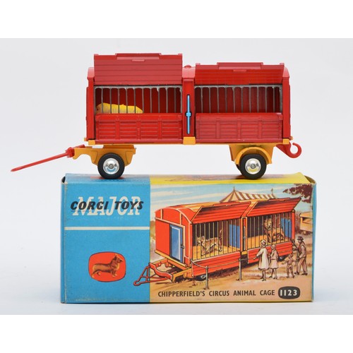 355 - A Corgi Major Chipperfield's Menagerie Scammel Handyman MK.3 Tractor Unit & Trailer (1139), complete... 