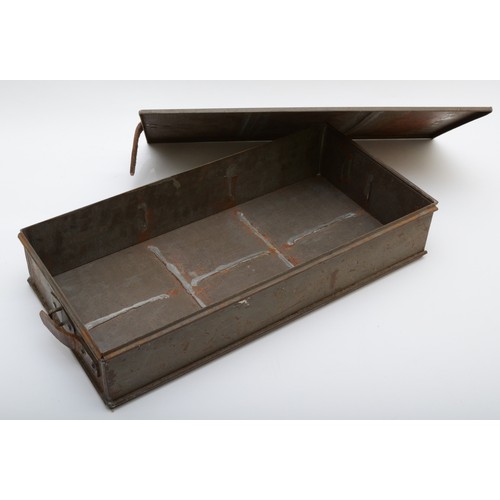 427 - A WWI Hotchkiss Mark V ammunition box, missing internal compartments, metal construction with leathe... 