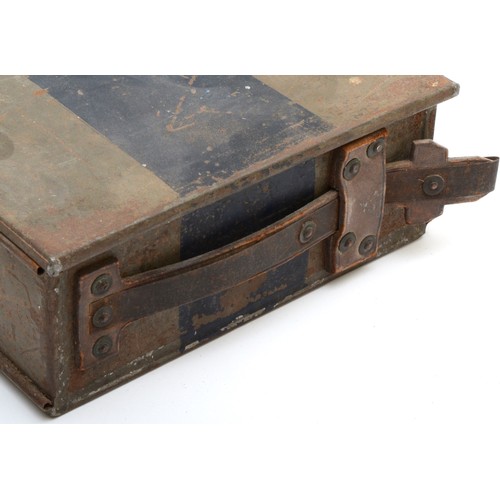 427 - A WWI Hotchkiss Mark V ammunition box, missing internal compartments, metal construction with leathe... 