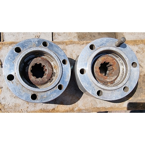 138 - A pair of Land Rover free wheeling hubs