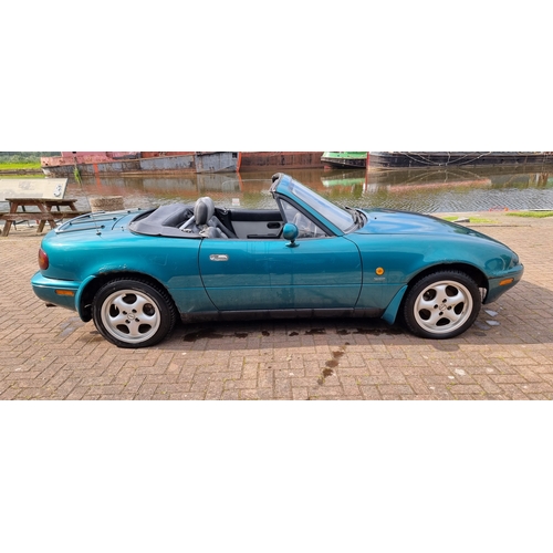 300 - 1998 Mazda MX5 Berkeley Limited Edition, 1840cc, project. Registration number R650 EOU. VIN number J... 