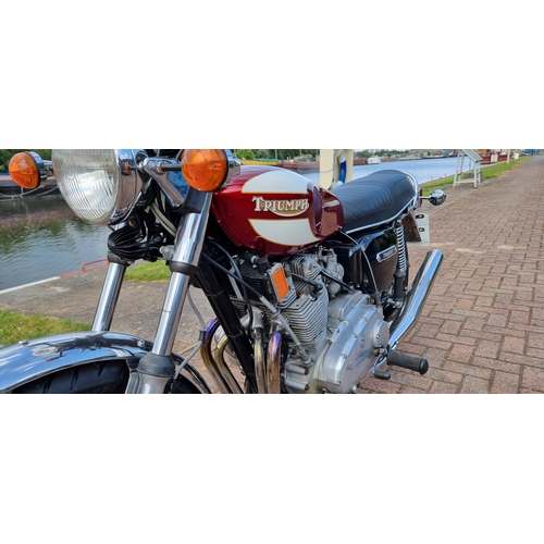 454 - 1976 Triumph T160V Trident, 736cc. Registration number OFO 413R. Frame number EK03925. Engine number... 