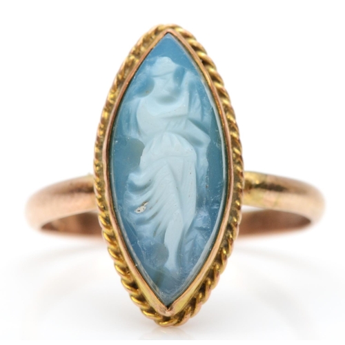 An Edwardian 9ct rose gold and carved hardstone cameo ring, 15 x 7mm, J, 1.9gm