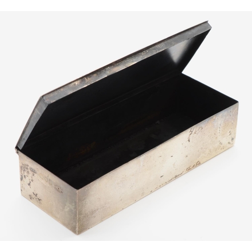 28 - Asprey, an Edwardian silver box, London 1906, of plain form, 10 x 4 x 2.5cm, 81gm