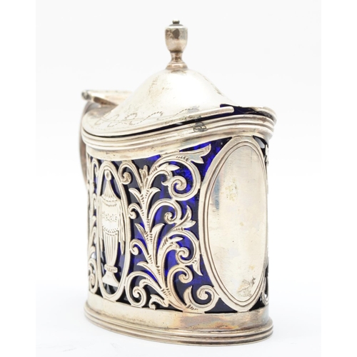 51 - An Edwardian silver Neo Classical mustard pot, Sheffield 1902, with pierced and bright cut decoratio... 