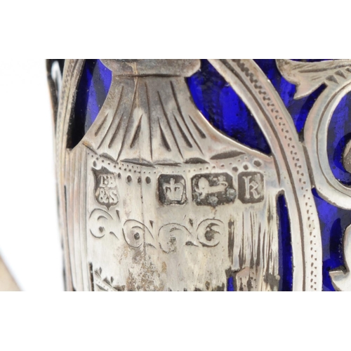 51 - An Edwardian silver Neo Classical mustard pot, Sheffield 1902, with pierced and bright cut decoratio... 