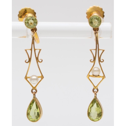 73 - An Edwardian 15ct gold pair of peridot and pearl ear pendants, 31mm,2.4gm