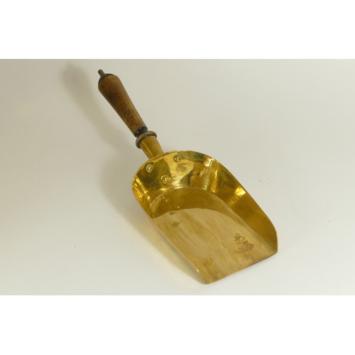 239 - A mid 20th century brass coal purdonium scuttle, with metal liner and shovel. 39cm tall.