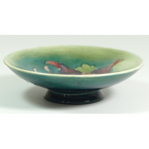 287 - A Moorcroft green orchid decoration bowl, circa 1953, bearing the makers mark to underside.
11cm dia... 