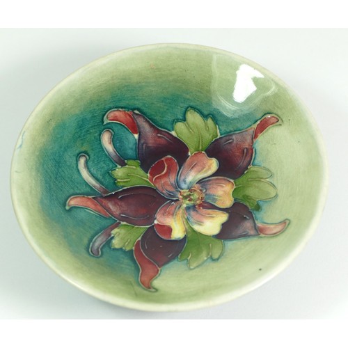 287 - A Moorcroft green orchid decoration bowl, circa 1953, bearing the makers mark to underside.
11cm dia... 