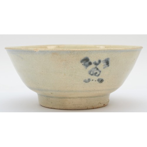 333 - Tek Sing glazed porcelain bowls, circa early 19th century, from the 1822 Tek Sing shipwreck that was... 