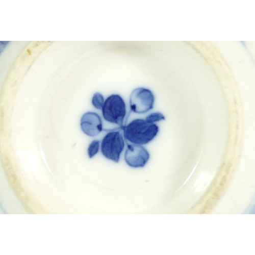 339 - A Chinese blue and white chocolate pot, with figural decoration, 18cm