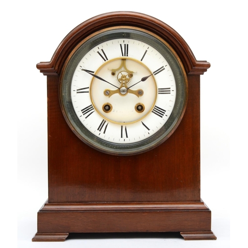 383 - An Edwardian mahogany cased mantel clock, the circular enamel dial with blued steel hands and a visi... 