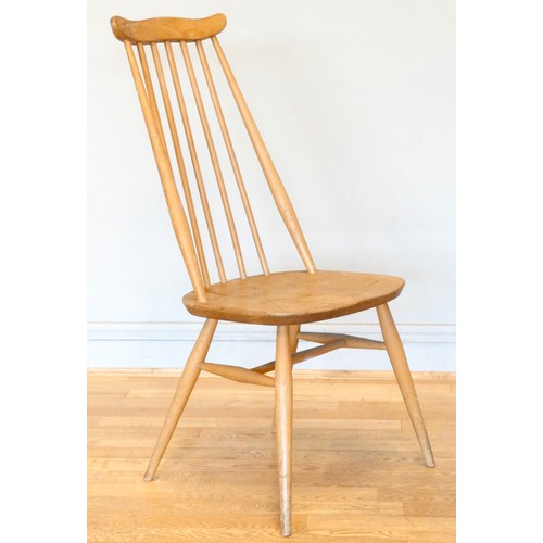 579 - Ercol, a set of four beech and elm model 369 Goldsmith Windsor dining chairs, c.1960's, (4) Seat hei... 