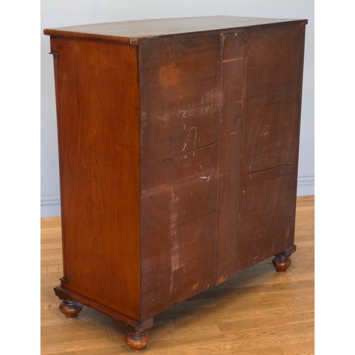 540 - An Edwardian mahogany bow fronted chest of drawers, having two short drawers over three graduated lo... 