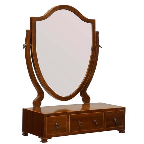 545 - An Edwardian mahogany swing shield dressing table mirror, the crossbanded frame with boxwood stringi... 