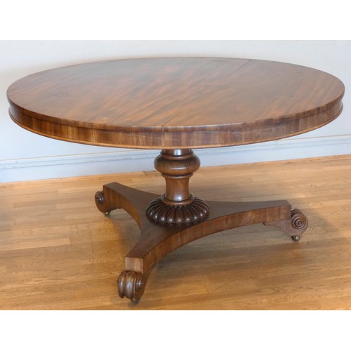 546 - A Victorian mahogany pedestal dining table with circular tilt top supported by a turned column on tr... 