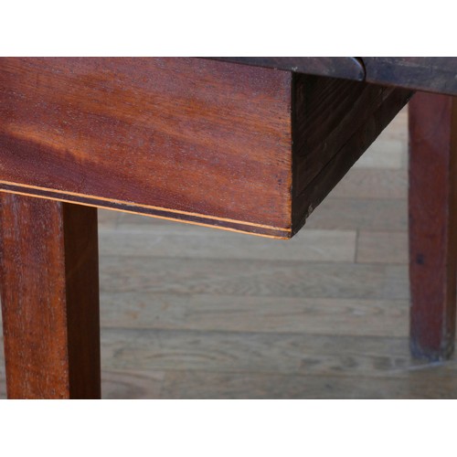 562 - A late 18th century mahogany gate leg dining table, rectangular drop-leaf top, raised on tapered sup... 