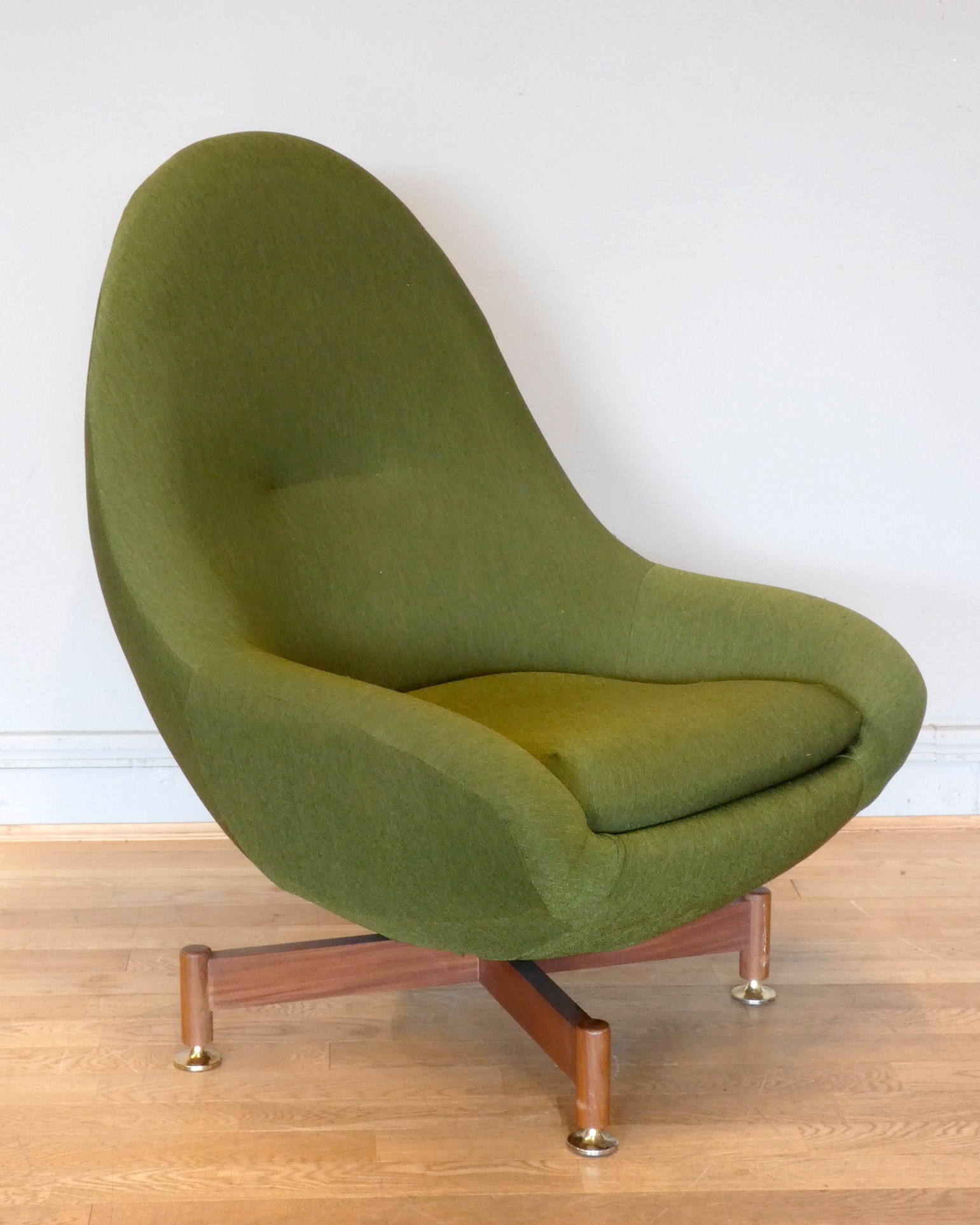 A swivel egg chair by Greaves Thomas c.1960s the moulded shell