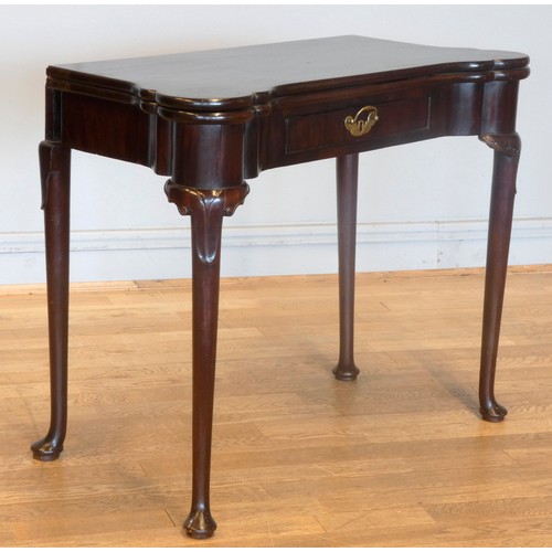 557 - A Georgian mahogany fold over side/card table, of rectangular form with projecting turret corners, c... 