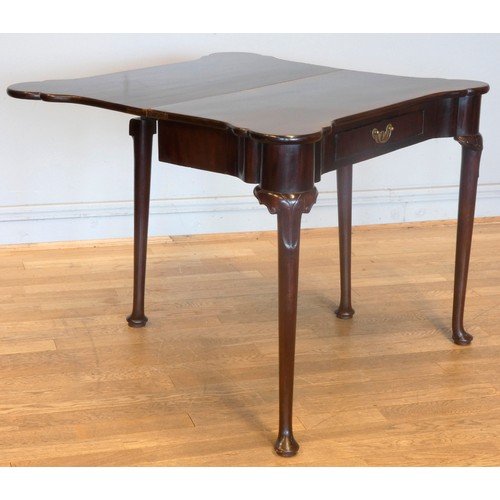 557 - A Georgian mahogany fold over side/card table, of rectangular form with projecting turret corners, c... 