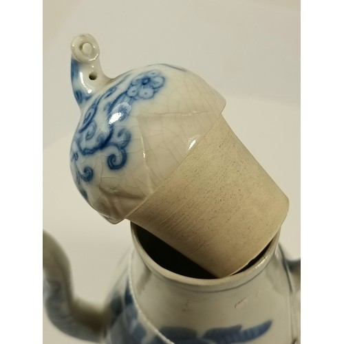 339 - A Chinese blue and white chocolate pot, with figural decoration, 18cm