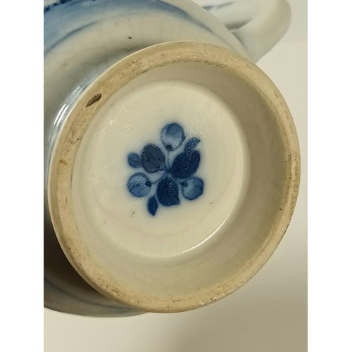 339 - A Chinese blue and white chocolate pot, with figural decoration, 18cm