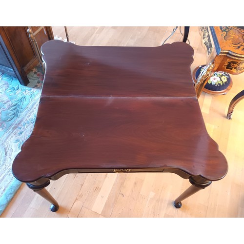 557 - A Georgian mahogany fold over side/card table, of rectangular form with projecting turret corners, c... 