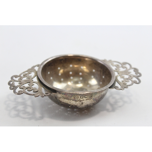 36 - A silver tea strainer on stand, Sheffield 1917, 10.5cm across handles, 79gm