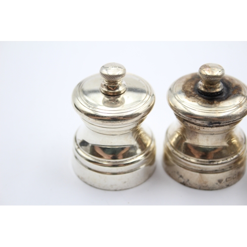 41 - A set of three salt and pepper grinders, London 1987/8, two P, one S, 5cm high