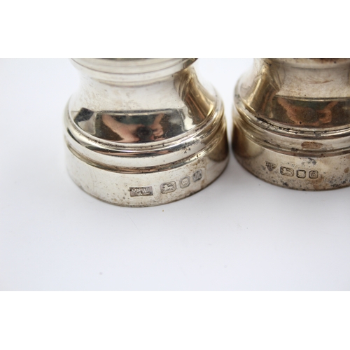 41 - A set of three salt and pepper grinders, London 1987/8, two P, one S, 5cm high