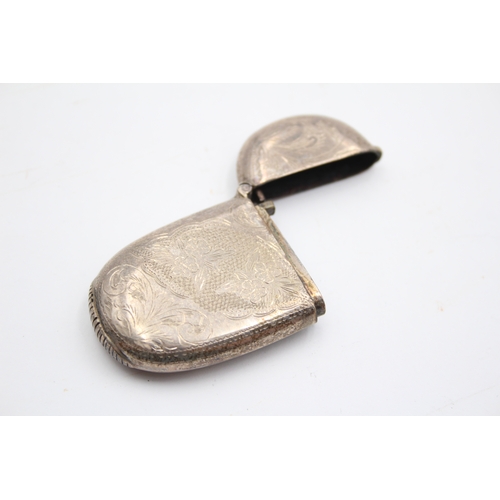 55 - A silver vesta case, Sheffield 2000, with floral engraved decoration, 6 x 3.5cm, 24gm