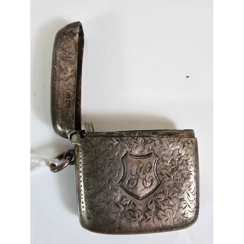 56 - A Victorian silver vesta case, Chester 1900, 4.5 x 4.5cm, 30gm