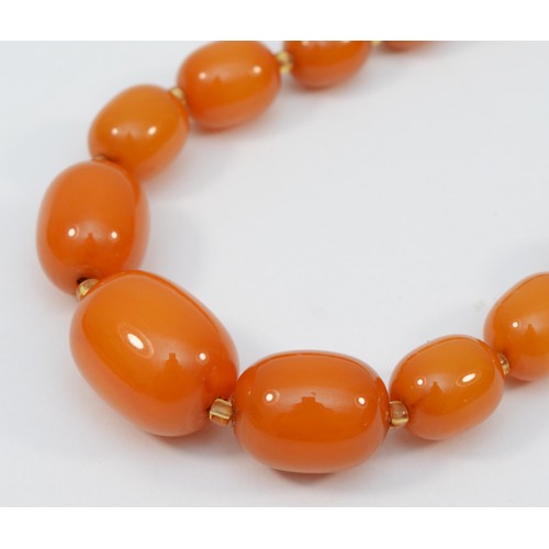 144 - A honey amber Bakelite graduated bead necklace, 23 - 10mm beads, 62cm, 51gm