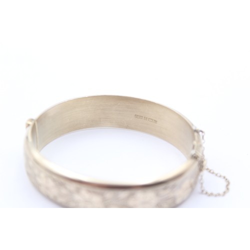 186 - A silver gilt hinged bangle, Birmingham 1970, 30gm