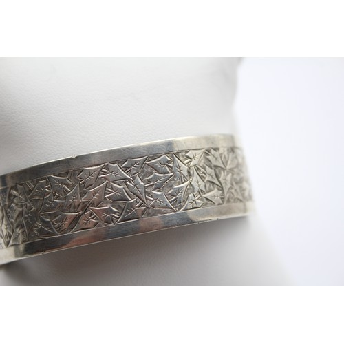 188 - A Victorian silver hinged bangle, Birmingham 1882, 58 x 49mm, 29gm