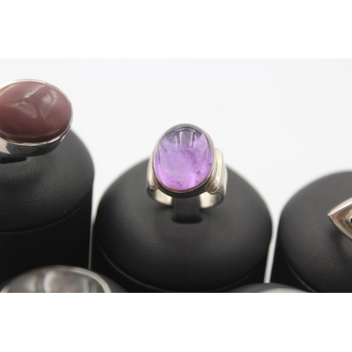 198 - A silver and amethyst cabochon dress ring, Q and four other gemset rings, 76gm