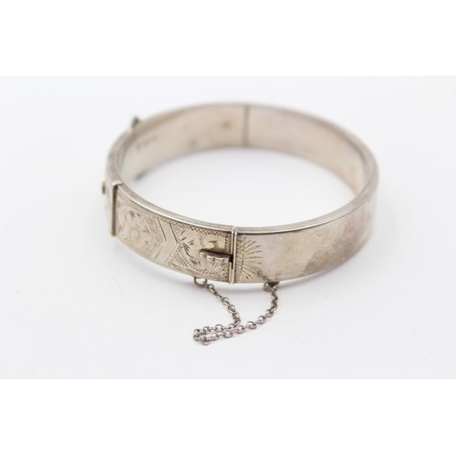 205 - A vintage silver hinged buckle bracelet, Birmingham 1964, 12mm wide, 64 x 57mm, 24gm