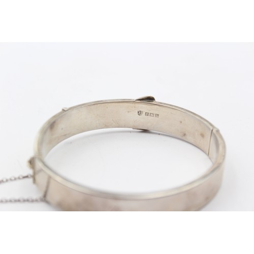 205 - A vintage silver hinged buckle bracelet, Birmingham 1964, 12mm wide, 64 x 57mm, 24gm