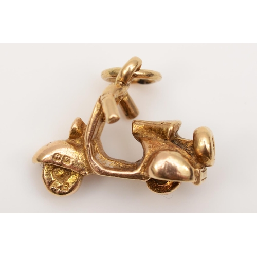 271 - A vintage 9ct gold scooter charm, 16mm, 2.9gm