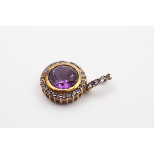 301 - A 9ct gold tanzanite and amethyst pendant, diameter 15mm, 2.7gm