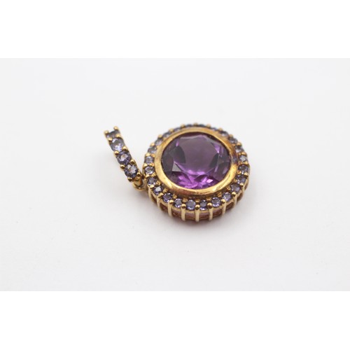 301 - A 9ct gold tanzanite and amethyst pendant, diameter 15mm, 2.7gm