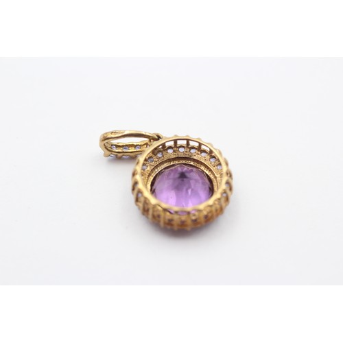 301 - A 9ct gold tanzanite and amethyst pendant, diameter 15mm, 2.7gm