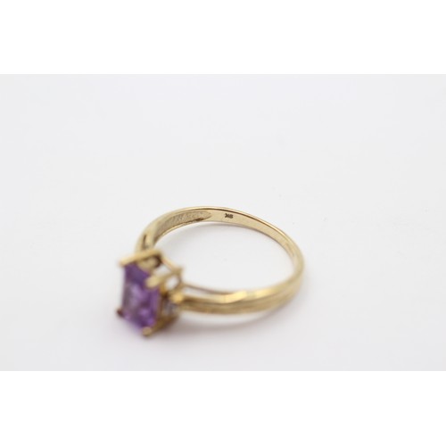 304 - A 9ct gold amethyst and brilliant cut diamond dress ring, O, 2.1gm